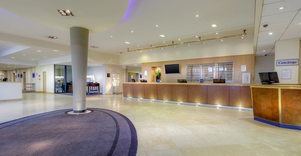  Hilton Manchester Airport - Lobby